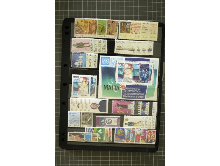 1937/2007, mounted and unmounted mint collection with better stamps including SG 230a, from 1971 on unmounted mint, good cond