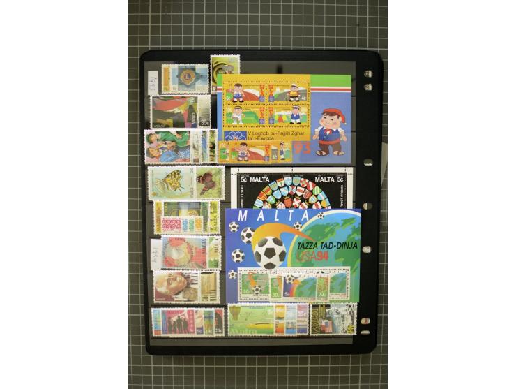 1937/2007, mounted and unmounted mint collection with better stamps including SG 230a, from 1971 on unmounted mint, good cond