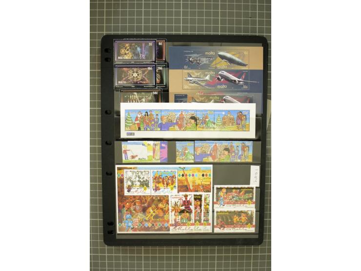 1937/2007, mounted and unmounted mint collection with better stamps including SG 230a, from 1971 on unmounted mint, good cond
