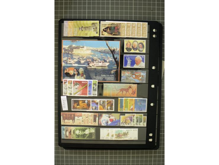 1937/2007, mounted and unmounted mint collection with better stamps including SG 230a, from 1971 on unmounted mint, good cond