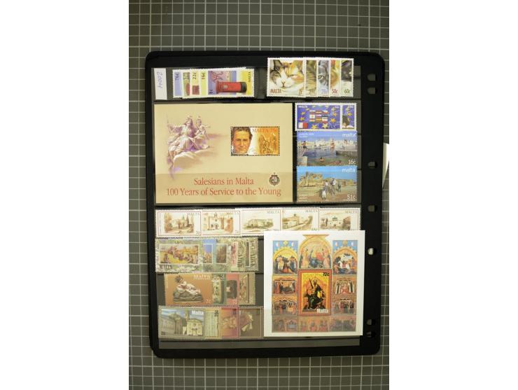 1937/2007, mounted and unmounted mint collection with better stamps including SG 230a, from 1971 on unmounted mint, good cond