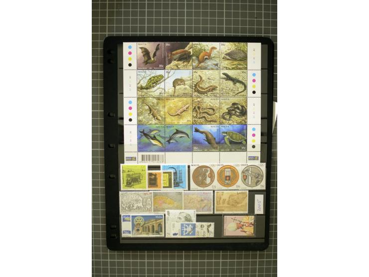 1937/2007, mounted and unmounted mint collection with better stamps including SG 230a, from 1971 on unmounted mint, good cond