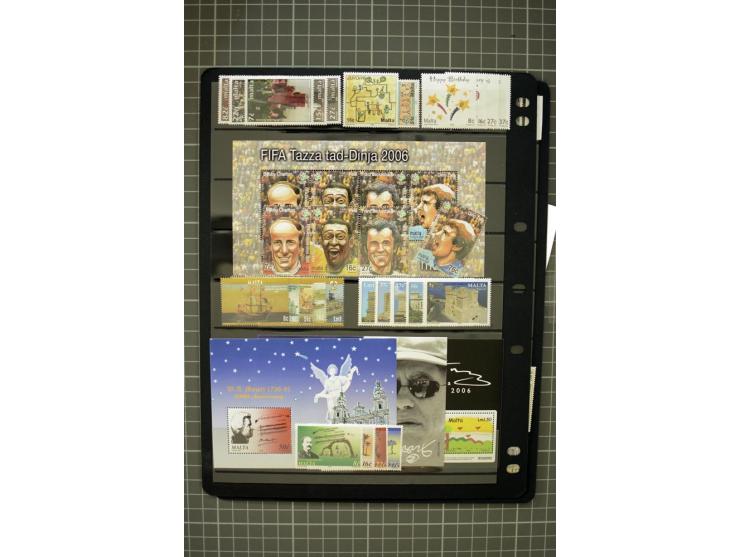 1937/2007, mounted and unmounted mint collection with better stamps including SG 230a, from 1971 on unmounted mint, good cond