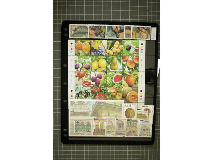 1937/2007, mounted and unmounted mint collection with better stamps including SG 230a, from 1971 on unmounted mint, good cond