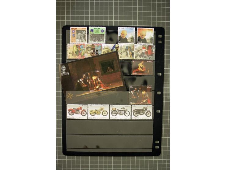 1937/2007, mounted and unmounted mint collection with better stamps including SG 230a, from 1971 on unmounted mint, good cond