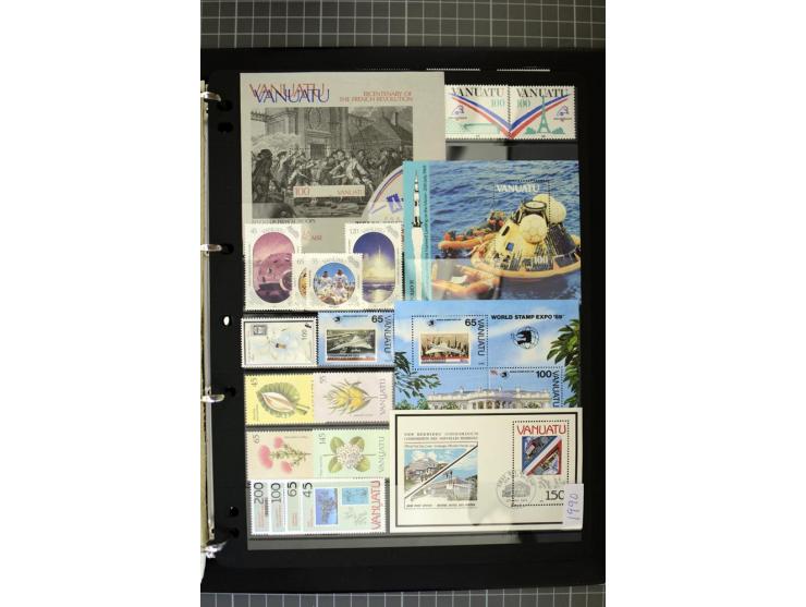 1938/2005, New Hebrides and Vanuatu, mounted and unmounted mint collection with better stamps like SG #52-63 and D6-10, from 