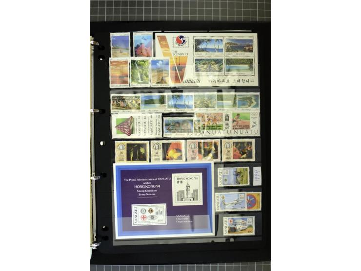 1938/2005, New Hebrides and Vanuatu, mounted and unmounted mint collection with better stamps like SG #52-63 and D6-10, from 