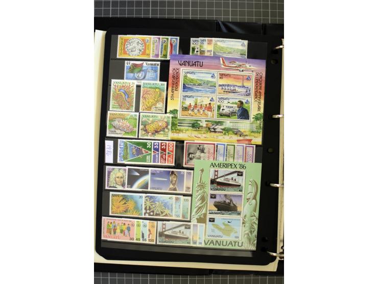 1938/2005, New Hebrides and Vanuatu, mounted and unmounted mint collection with better stamps like SG #52-63 and D6-10, from 