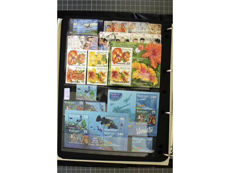1938/2005, New Hebrides and Vanuatu, mounted and unmounted mint collection with better stamps like SG #52-63 and D6-10, from 