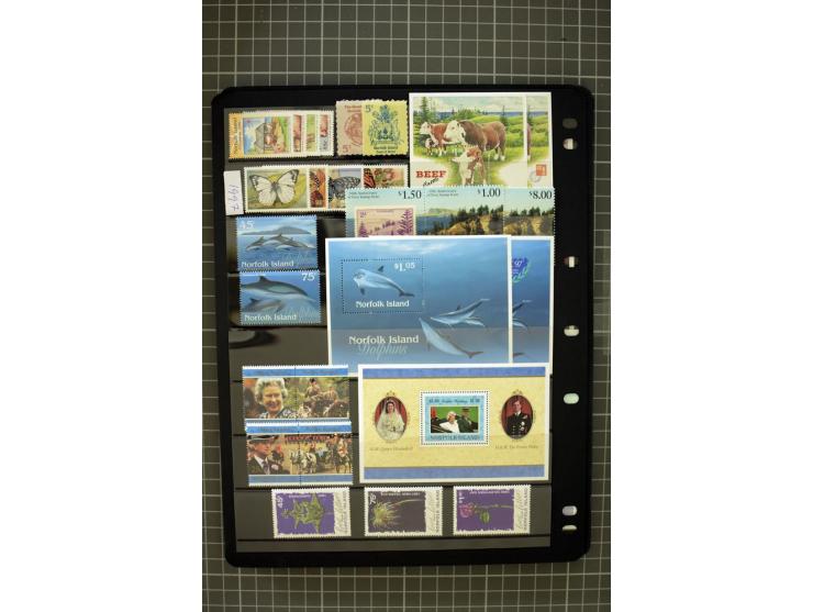 1947/2007, mounted and unmounted mint collection with some better items, from 1972 on unmounted mint, good condition