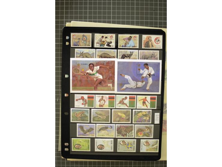 1925/97, mounted and unmounted mint collection with better stamps like SG #25-45, from 1970 on unmounted mint, good condition