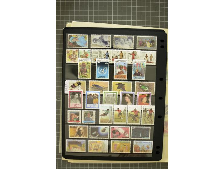 1925/97, mounted and unmounted mint collection with better stamps like SG #25-45, from 1970 on unmounted mint, good condition