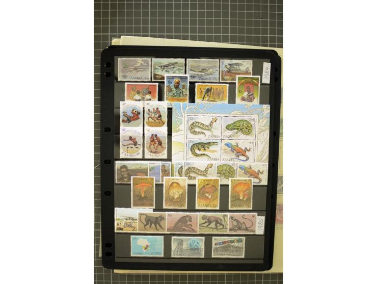 1925/97, mounted and unmounted mint collection with better stamps like SG #25-45, from 1970 on unmounted mint, good condition