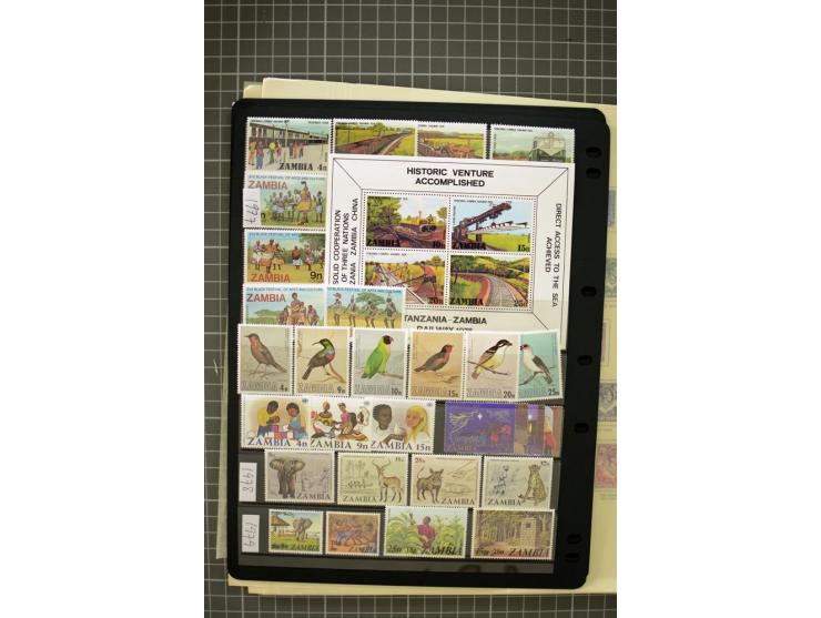 1925/97, mounted and unmounted mint collection with better stamps like SG #25-45, from 1970 on unmounted mint, good condition