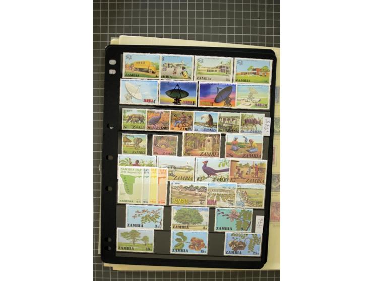 1925/97, mounted and unmounted mint collection with better stamps like SG #25-45, from 1970 on unmounted mint, good condition