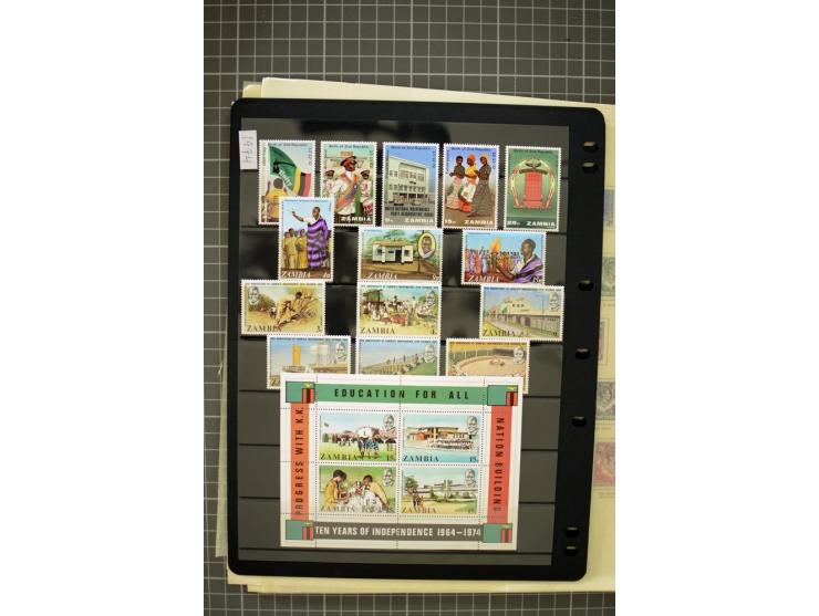 1925/97, mounted and unmounted mint collection with better stamps like SG #25-45, from 1970 on unmounted mint, good condition