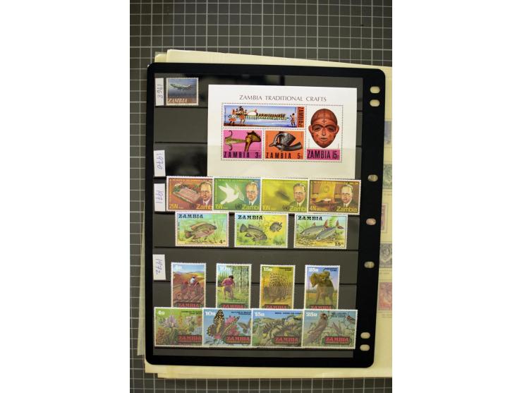 1925/97, mounted and unmounted mint collection with better stamps like SG #25-45, from 1970 on unmounted mint, good condition