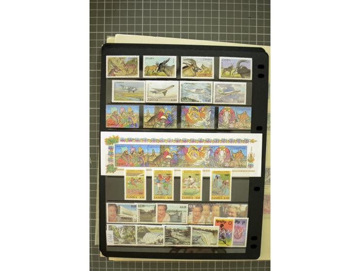 1925/97, mounted and unmounted mint collection with better stamps like SG #25-45, from 1970 on unmounted mint, good condition