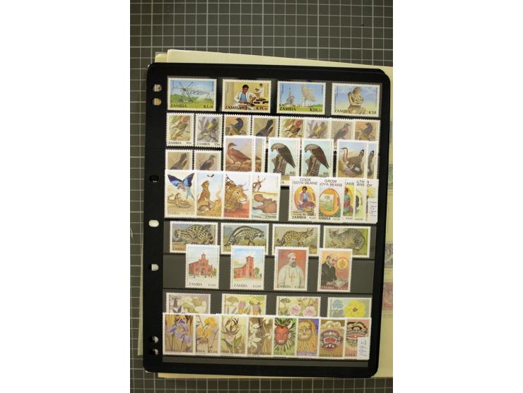 1925/97, mounted and unmounted mint collection with better stamps like SG #25-45, from 1970 on unmounted mint, good condition