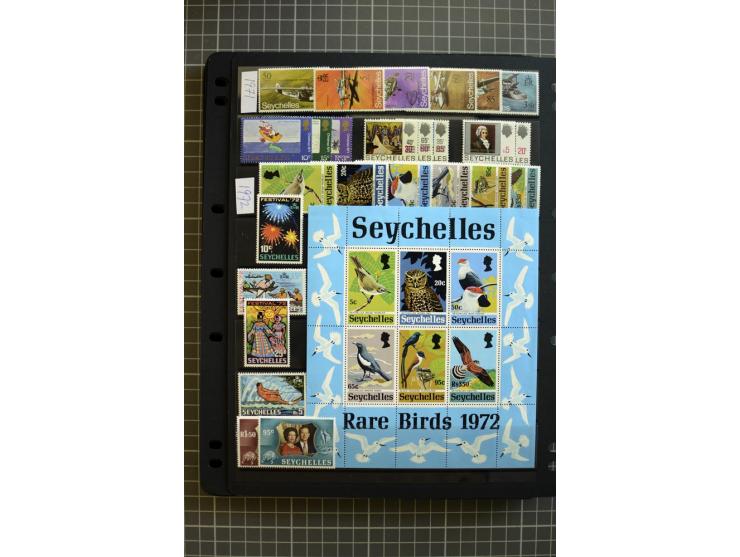 1935/92, mounted and unmounted mint collection with better stamps like SG# 135-49, from 1970 on unmounted mint, good conditio