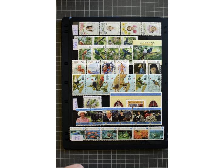 1935/92, mounted and unmounted mint collection with better stamps like SG# 135-49, from 1970 on unmounted mint, good conditio