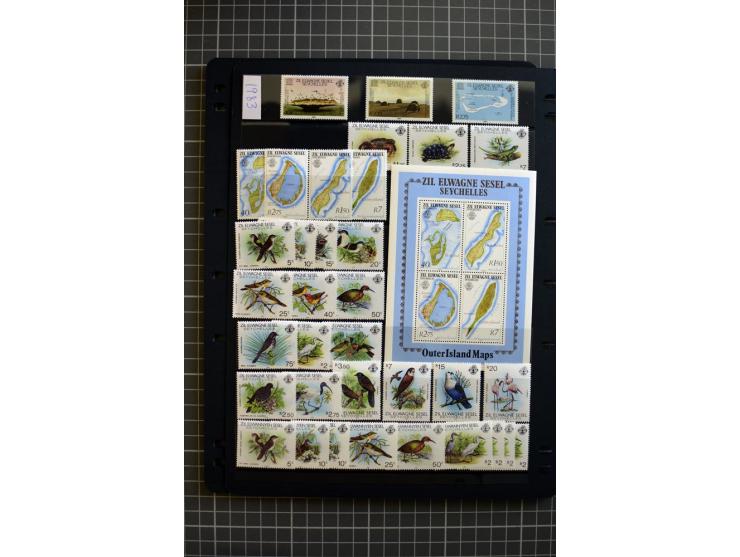 1935/92, mounted and unmounted mint collection with better stamps like SG# 135-49, from 1970 on unmounted mint, good conditio