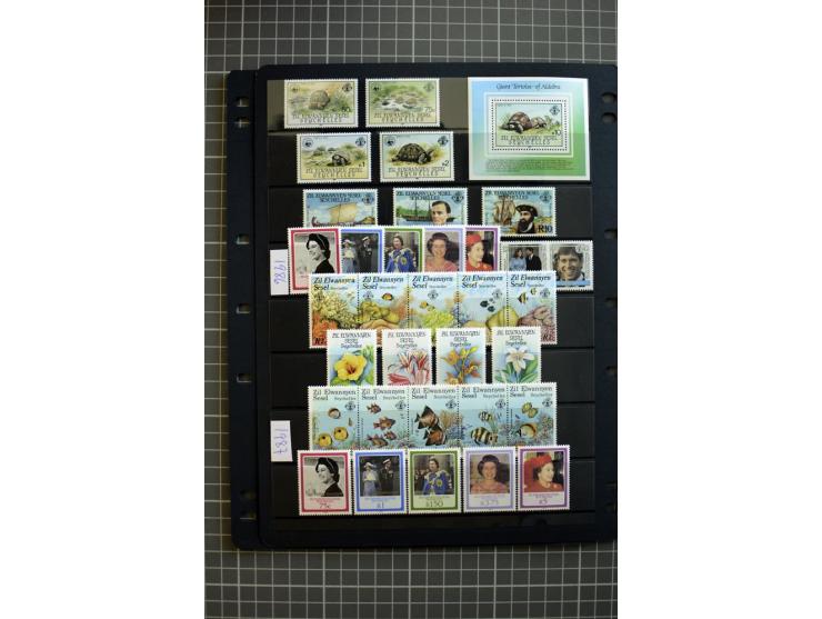 1935/92, mounted and unmounted mint collection with better stamps like SG# 135-49, from 1970 on unmounted mint, good conditio