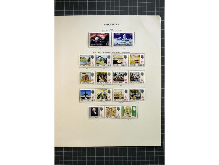 1935/92, mounted and unmounted mint collection with better stamps like SG# 135-49, from 1970 on unmounted mint, good conditio