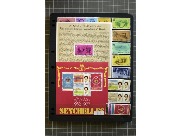 1935/92, mounted and unmounted mint collection with better stamps like SG# 135-49, from 1970 on unmounted mint, good conditio