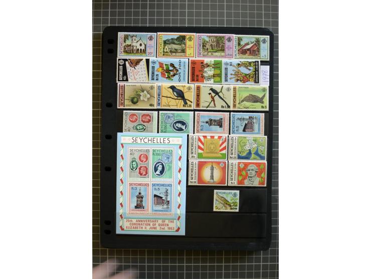 1935/92, mounted and unmounted mint collection with better stamps like SG# 135-49, from 1970 on unmounted mint, good conditio
