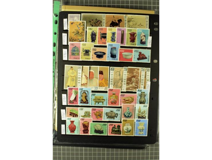 1952/98, mainly mounted and unmounted mint collection with better stamps like Mi.# 1020-24 as strip of five and 1117-1120, al