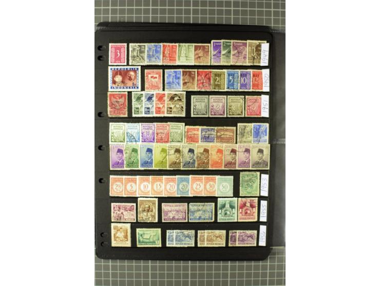 1952/98, mainly mounted and unmounted mint collection with better stamps like Mi.# 1020-24 as strip of five and 1117-1120, al