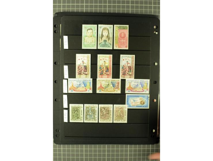1952/98, mainly mounted and unmounted mint collection with better stamps like Mi.# 1020-24 as strip of five and 1117-1120, al