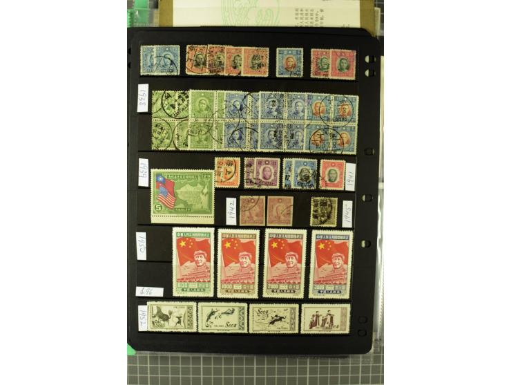 1952/98, mainly mounted and unmounted mint collection with better stamps like Mi.# 1020-24 as strip of five and 1117-1120, al