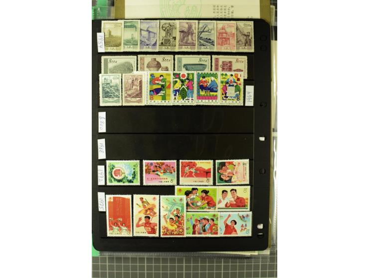 1952/98, mainly mounted and unmounted mint collection with better stamps like Mi.# 1020-24 as strip of five and 1117-1120, al