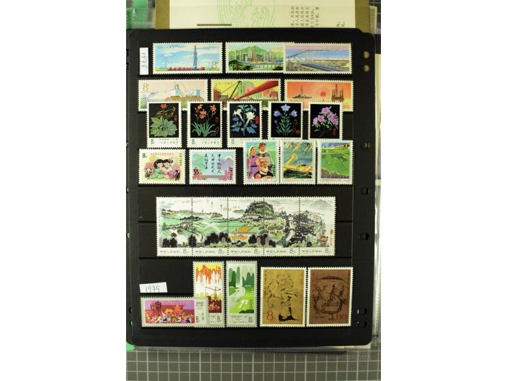 1952/98, mainly mounted and unmounted mint collection with better stamps like Mi.# 1020-24 as strip of five and 1117-1120, al