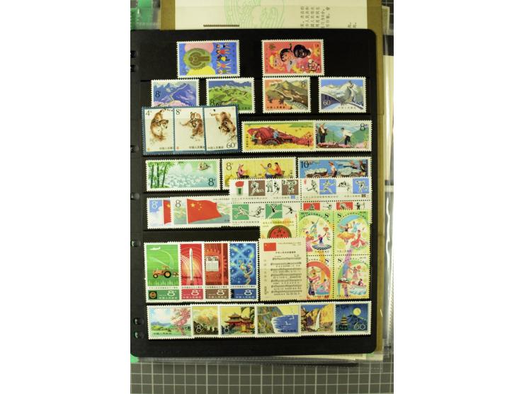 1952/98, mainly mounted and unmounted mint collection with better stamps like Mi.# 1020-24 as strip of five and 1117-1120, al