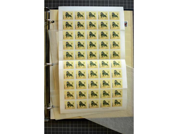 1876/1970, mostly unmounted mint collection with many better items like souvenir sheets National parks Mi.-Nr. Bl. 2-3 and 5-