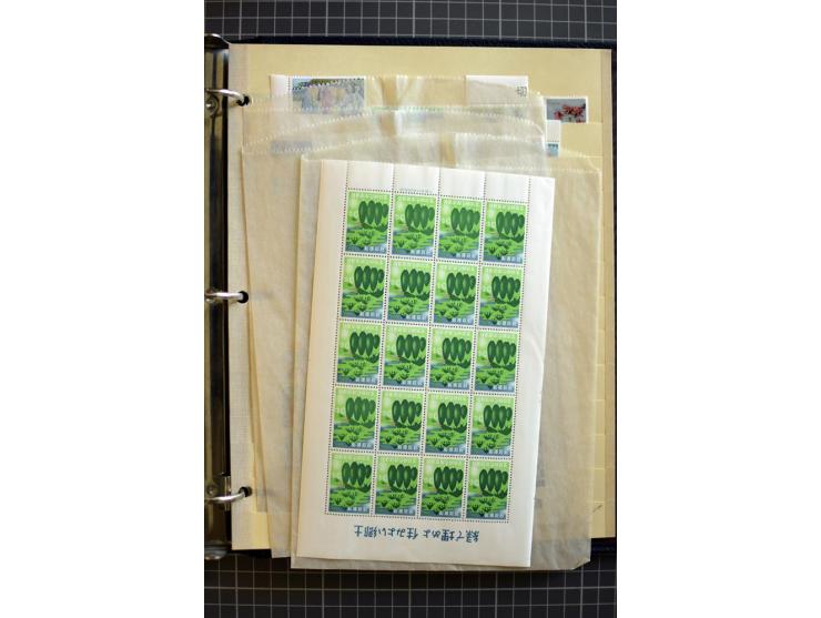 1876/1970, mostly unmounted mint collection with many better items like souvenir sheets National parks Mi.-Nr. Bl. 2-3 and 5-
