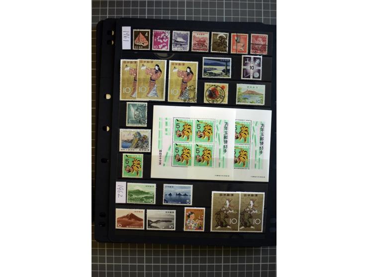 1876/1970, mostly unmounted mint collection with many better items like souvenir sheets National parks Mi.-Nr. Bl. 2-3 and 5-