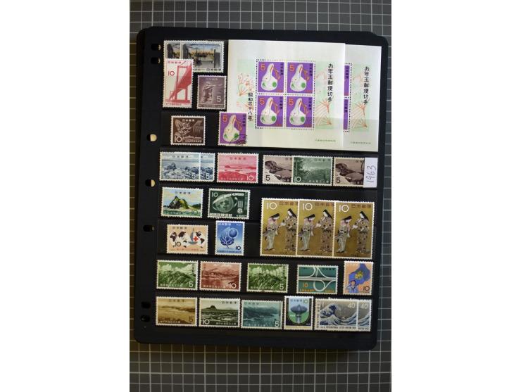 1876/1970, mostly unmounted mint collection with many better items like souvenir sheets National parks Mi.-Nr. Bl. 2-3 and 5-
