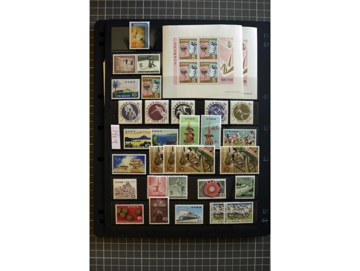 1876/1970, mostly unmounted mint collection with many better items like souvenir sheets National parks Mi.-Nr. Bl. 2-3 and 5-