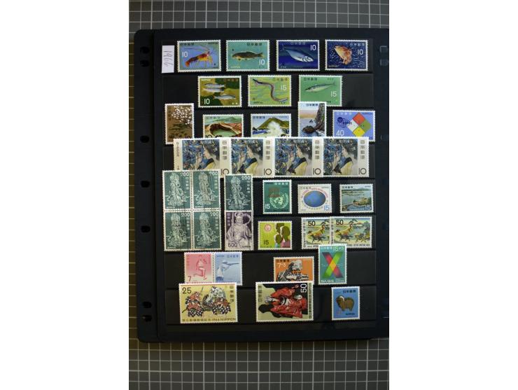 1876/1970, mostly unmounted mint collection with many better items like souvenir sheets National parks Mi.-Nr. Bl. 2-3 and 5-