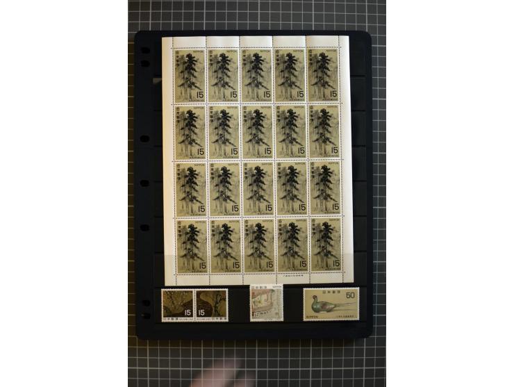 1876/1970, mostly unmounted mint collection with many better items like souvenir sheets National parks Mi.-Nr. Bl. 2-3 and 5-