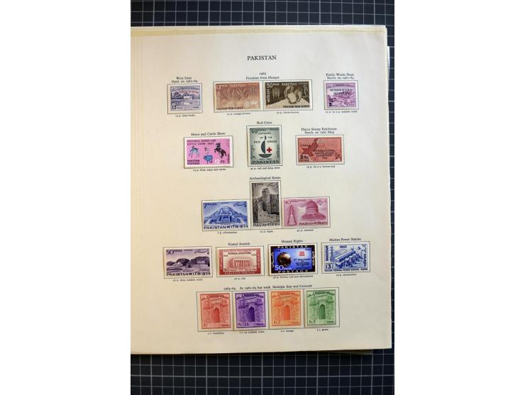1947/2007, mounted and unmounted mint collection with better stamps like SG 1-19 and official stamps 1-13, from 1971 unmounte