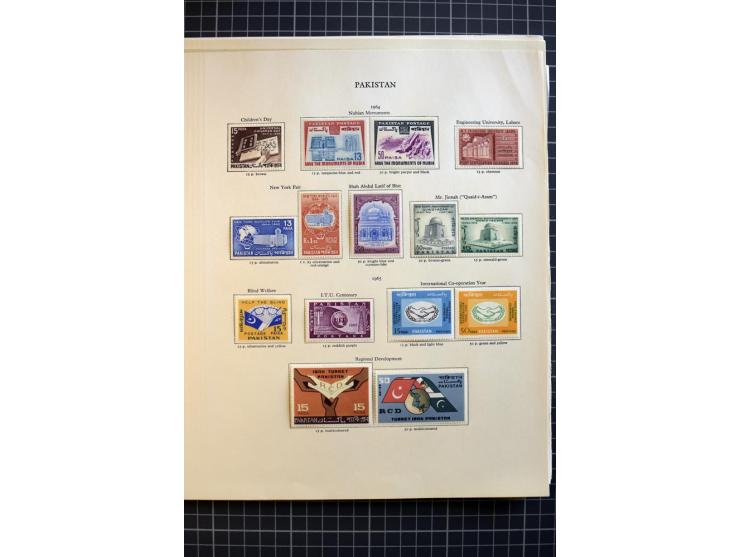 1947/2007, mounted and unmounted mint collection with better stamps like SG 1-19 and official stamps 1-13, from 1971 unmounte