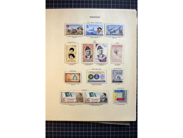 1947/2007, mounted and unmounted mint collection with better stamps like SG 1-19 and official stamps 1-13, from 1971 unmounte