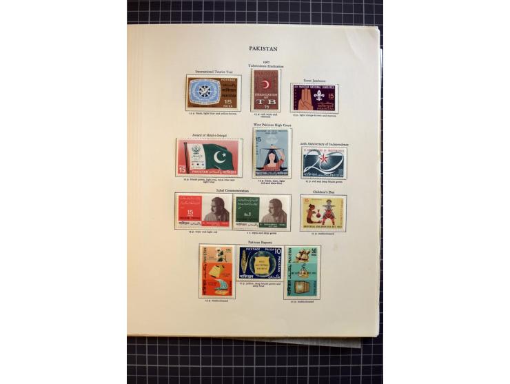 1947/2007, mounted and unmounted mint collection with better stamps like SG 1-19 and official stamps 1-13, from 1971 unmounte