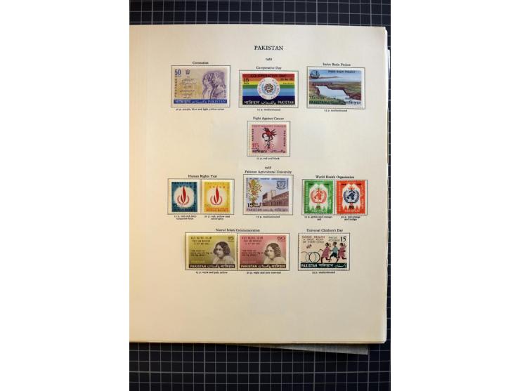 1947/2007, mounted and unmounted mint collection with better stamps like SG 1-19 and official stamps 1-13, from 1971 unmounte