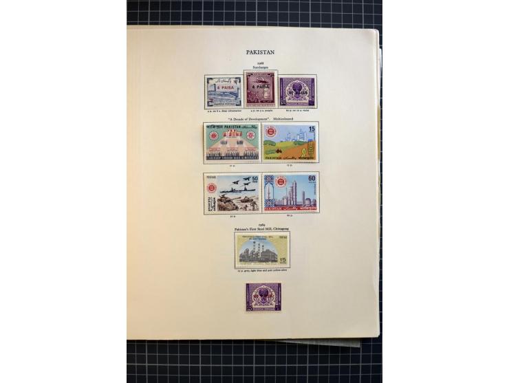 1947/2007, mounted and unmounted mint collection with better stamps like SG 1-19 and official stamps 1-13, from 1971 unmounte